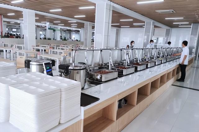 推动智能食堂信息管理更新改造，提升餐饮服务体验——以婚庆礼仪服务为例的融合创新